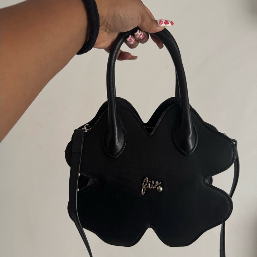 CLOVER SILHOUETTE LEATHER HANDBAG